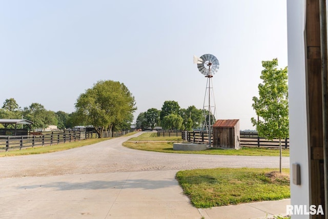 view of home's community featuring a rural view