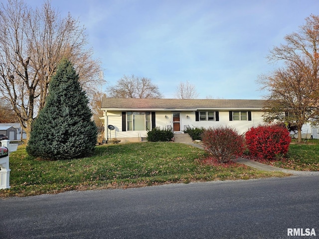 view of front of home with a front lawn