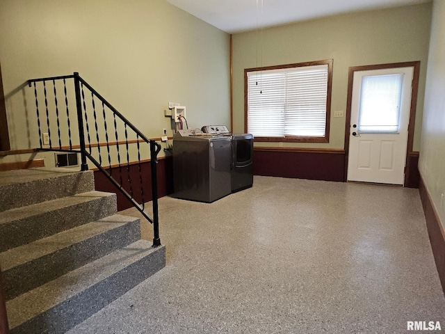 entryway featuring independent washer and dryer