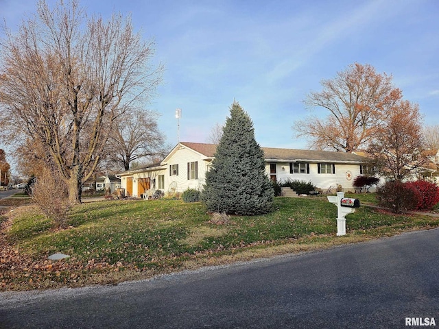 view of front of property with a front yard