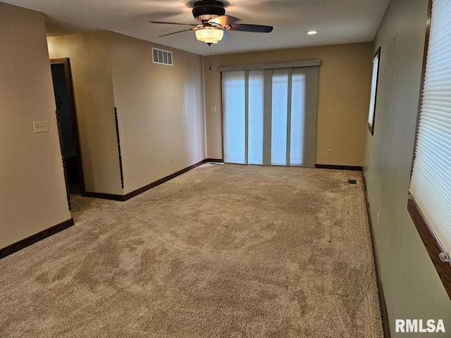 unfurnished room featuring ceiling fan and light colored carpet