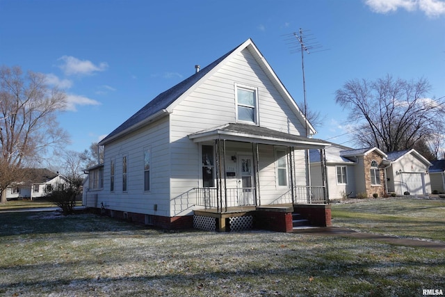 view of front of house featuring a front lawn