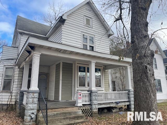 view of front of property featuring a porch