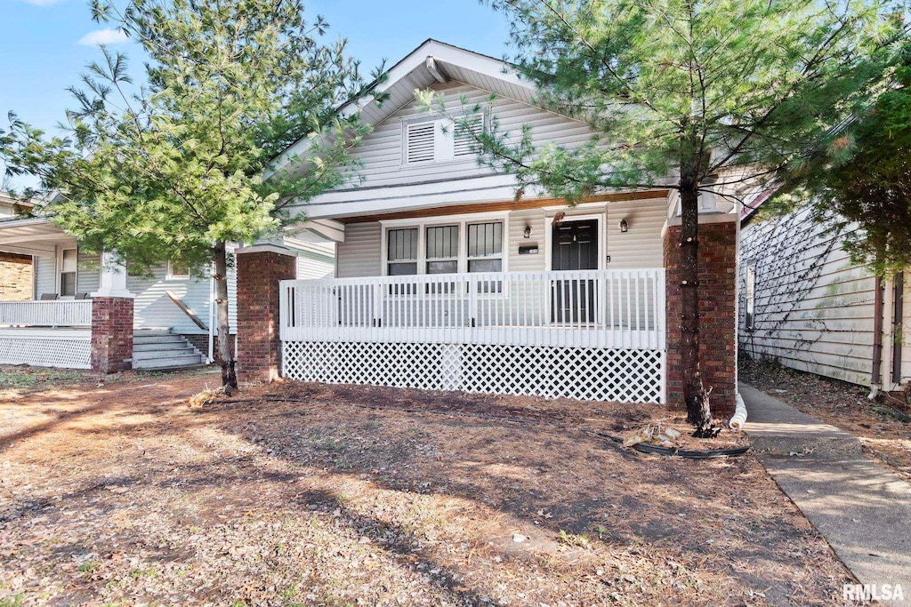 view of front of property with covered porch