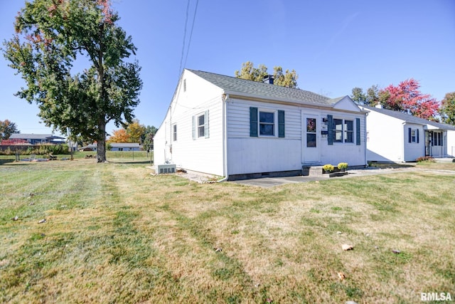 exterior space with a yard