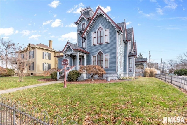 victorian house featuring a front yard