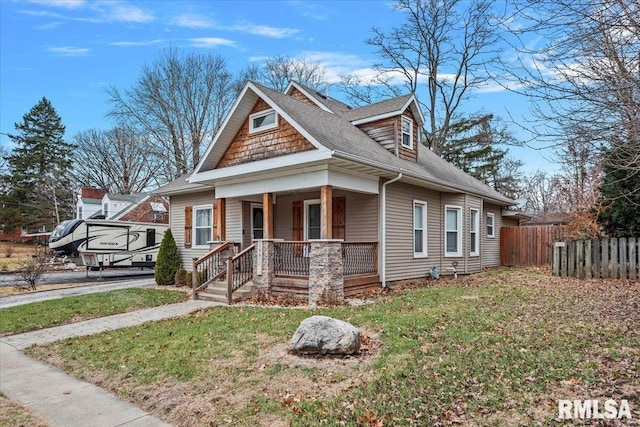 view of front of house featuring a porch and a front lawn