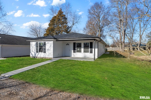 ranch-style home with a front lawn