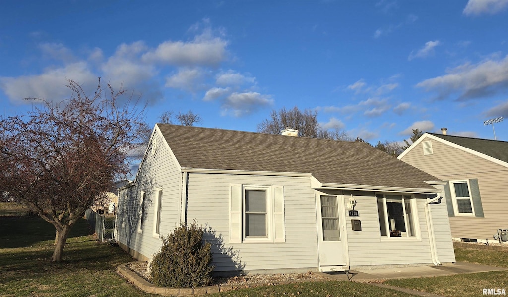 bungalow-style home featuring a front yard