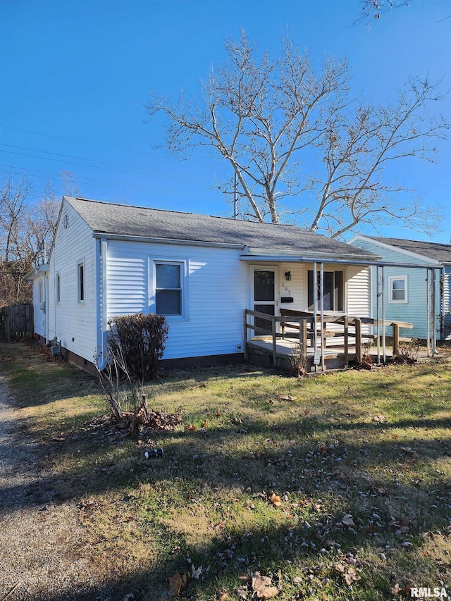 view of front facade with a front lawn and a porch