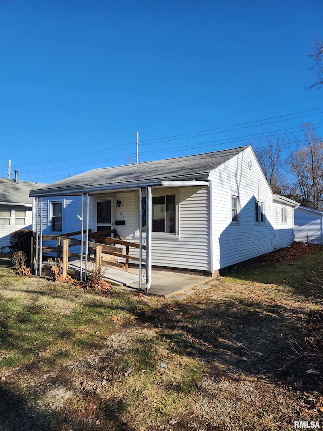 view of front of home featuring a front yard and a porch