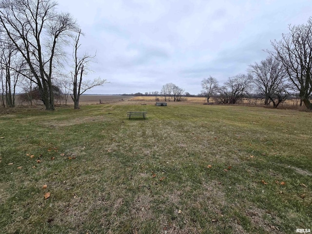 view of yard with a rural view