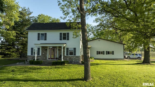 view of front of home featuring a front yard