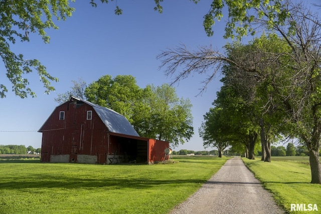 exterior space featuring a lawn