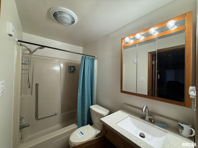 full bathroom featuring visible vents, shower / tub combo with curtain, vanity, and toilet