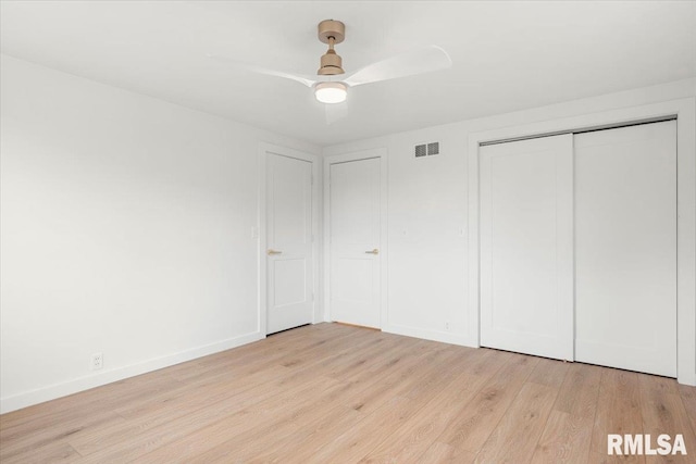 unfurnished bedroom with light wood-type flooring, a closet, and ceiling fan