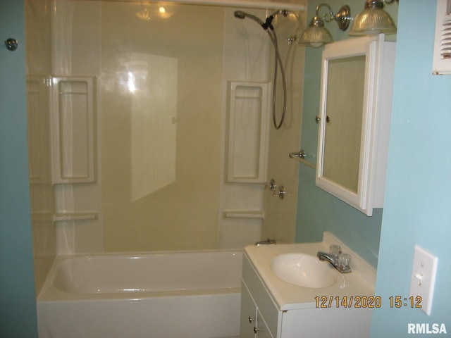 bathroom with vanity and washtub / shower combination