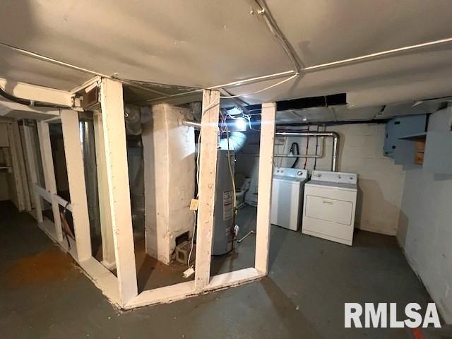 basement with washing machine and dryer