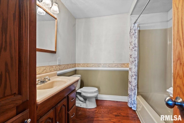 full bathroom featuring shower / bath combo with shower curtain, vanity, wood-type flooring, and toilet