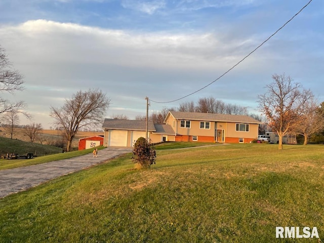 ranch-style home featuring a front lawn