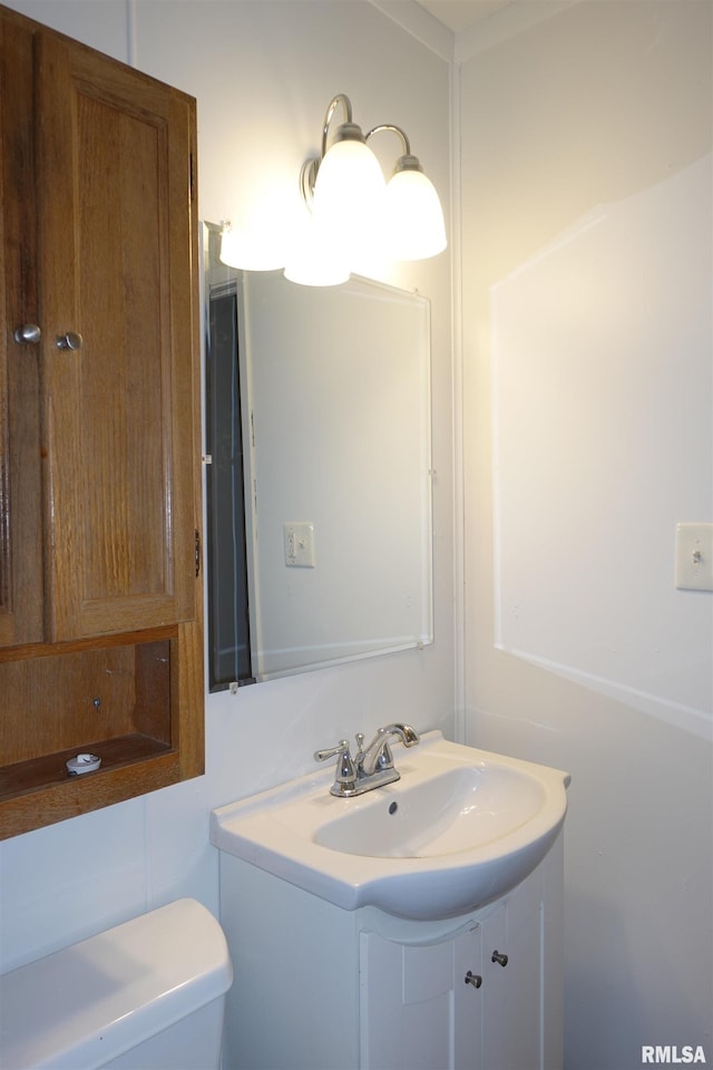 bathroom featuring toilet and sink