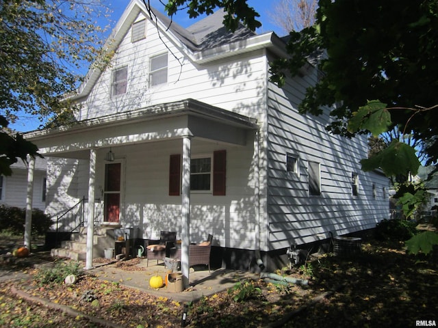 view of front of property