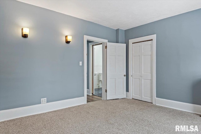 unfurnished bedroom featuring carpet floors, a textured ceiling, and a closet