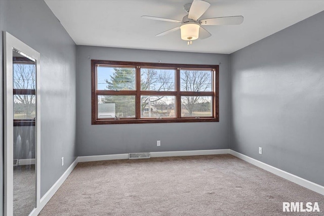 carpeted empty room featuring ceiling fan