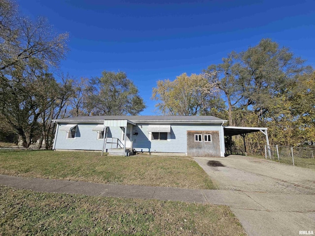 view of front of home with a front lawn and a carport