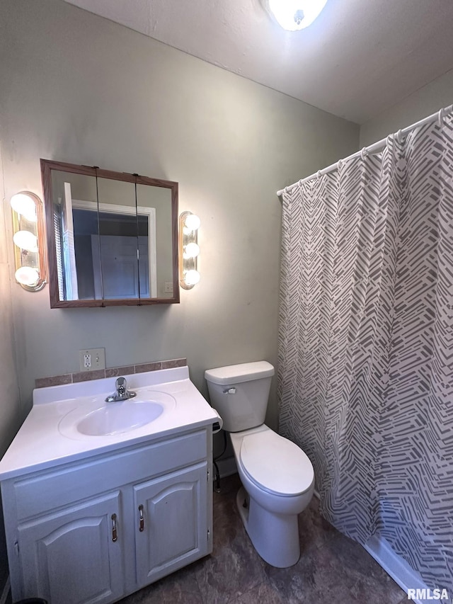 bathroom with a shower with curtain, vanity, and toilet