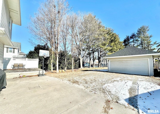 view of yard featuring an outbuilding and a garage