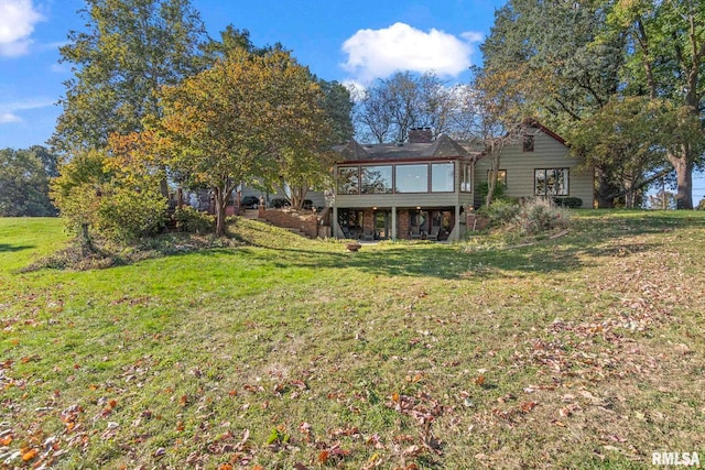 back of house featuring a yard