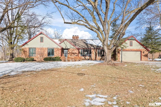 view of front of property with a lawn