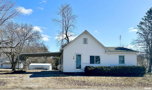 view of front facade with a carport and dirt driveway