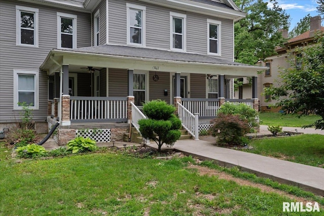 view of front of property featuring a porch, ceiling fan, and a front yard