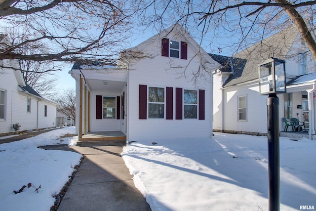 view of front of property featuring covered porch