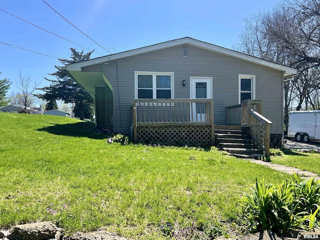 view of front of home with a front lawn