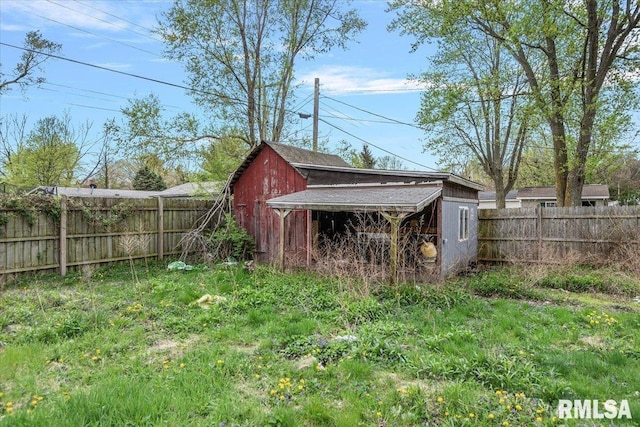 406 W Elm St, Buffalo, IL 62515 - view of poultry coop featuring a fenced backyard