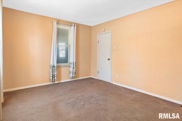 unfurnished room featuring carpet floors