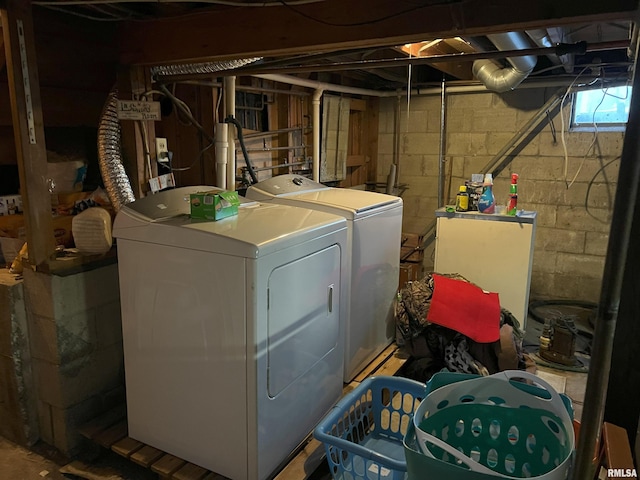 238 E Prairie St, Roodhouse, IL 62082 - washroom featuring independent washer and dryer