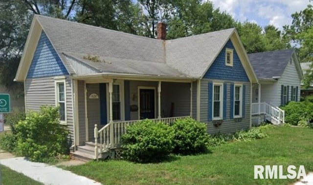 view of front of house with a front lawn and covered porch