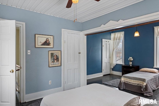 bedroom featuring ceiling fan