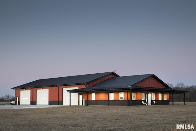 view of front of house featuring a garage and a lawn