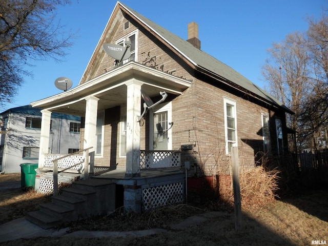 view of front of property featuring a porch