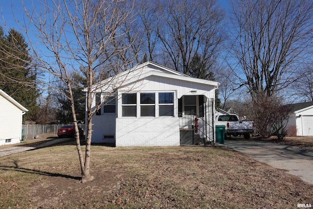 view of front of house featuring a front yard