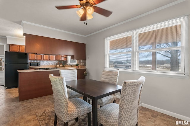 dining room with ornamental molding and ceiling fan