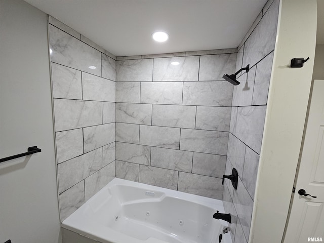 bathroom with tiled shower / bath combo