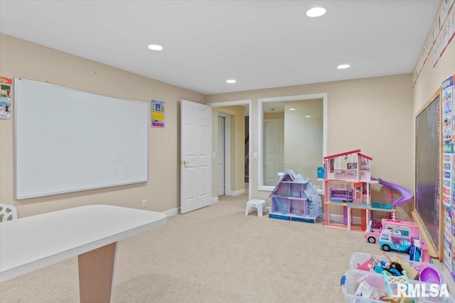 recreation room with carpet flooring