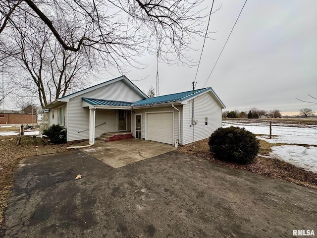 view of front of property featuring a garage