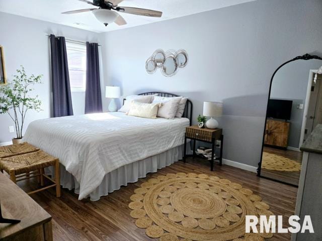 bedroom featuring dark wood-type flooring and ceiling fan